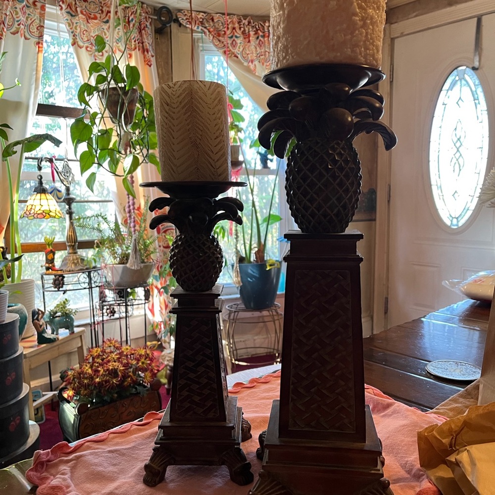 Elegant Brown Pineapple Candle Holders - Picture 3 of 15